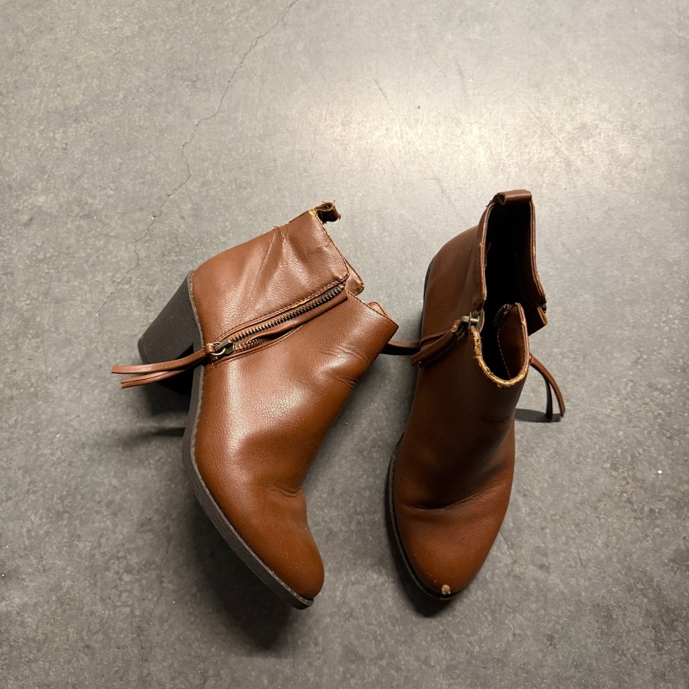 Forever 21 Womens Cognac Brown Leather Tassel Zip Block Heel Ankle Boots 5.5